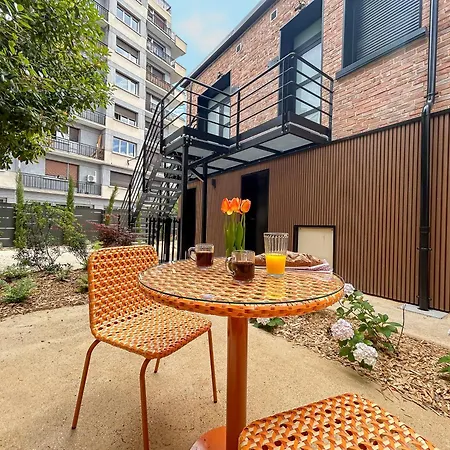 104 Lumineux Avec Terrasse A Apartment
