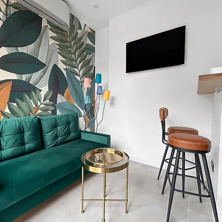 104 Lumineux Avec Terrasse A